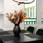 Design Close To Centre *