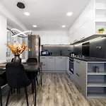 Design Close To Centre *