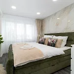 Design Close To Centre *