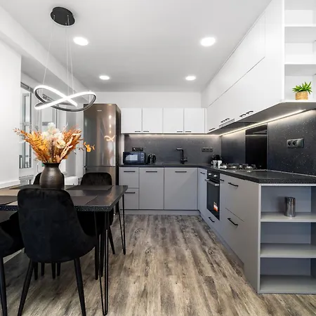 Design Close To Centre *