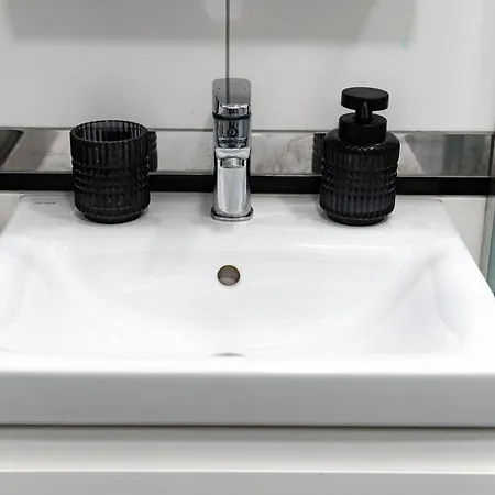 Design Close To Centre * اوسترافا