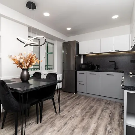 Design Close To Centre شقة