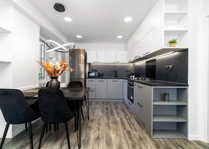 Design Close To Centre *